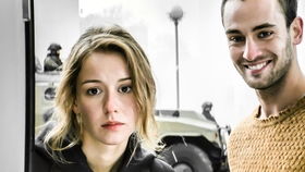 戰斗民族的科幻電影,扛著機槍的熊全片挨揍,最后是超級賽亞人打敗大魔頭,俄羅斯電影腦洞 真大