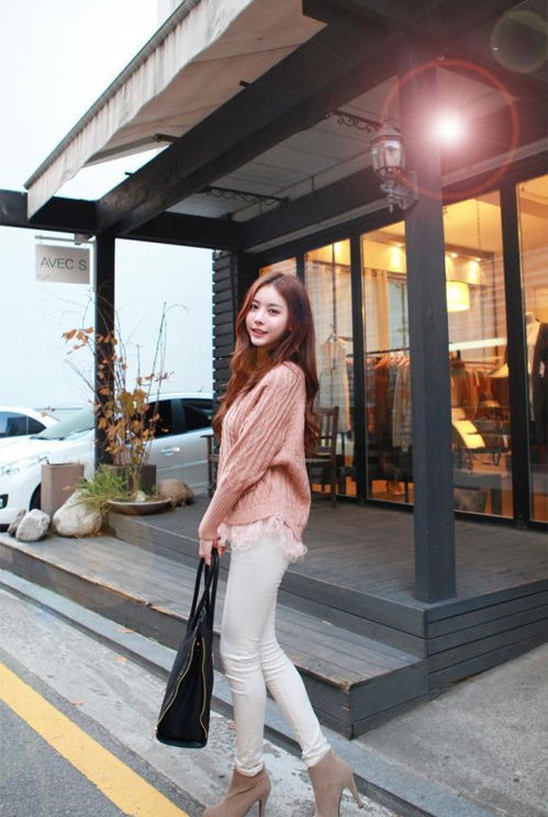 潮流美女道暉芝,嫩粉內紗麻花毛衣