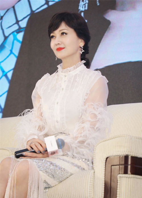 快學學65歲趙雅芝的穿搭,哪怕是年過六旬,但是優雅依舊